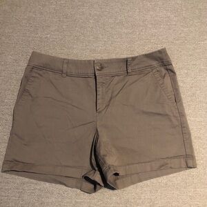 Liz Claiborne Chino Taupe Short Size 8